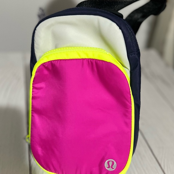 LULULEMON NWT East Access Pink/Yellow/Blue Highlight Water Repellent Fabric - Picture 4 of 7